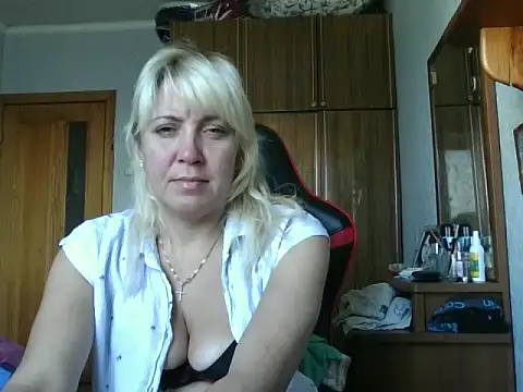 Snapshot of IrinaB1 chatting on September 2025 08:51:02 AM IrinaB1 online show from September 2025 08:51:02 AM