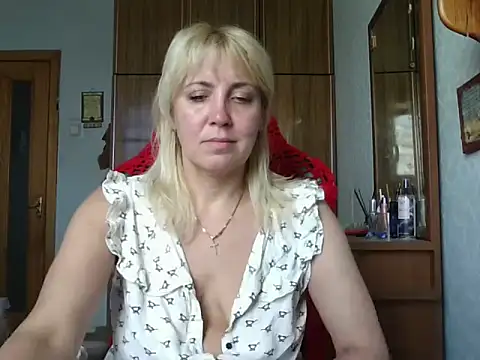 Snapshot of IrinaB1 chatting on June 2026 07:33:02 AM IrinaB1 online show from June 2026 07:33:02 AM