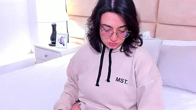 Snapshot of SamantaG chatting on December 2025 01:26:01 PM SamantaG online show from December 2025 01:26:01 PM