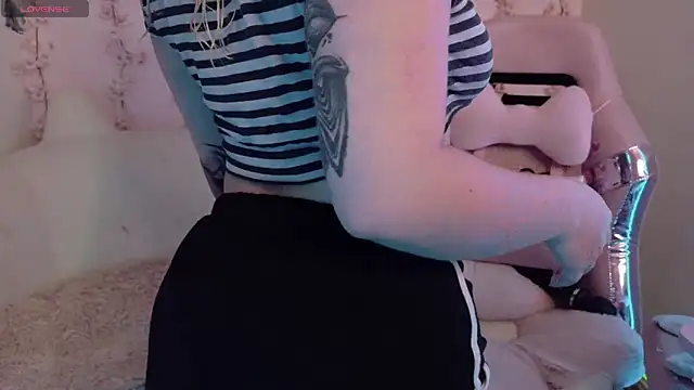 Haelycute online show from April 2026 12:37:01 AM