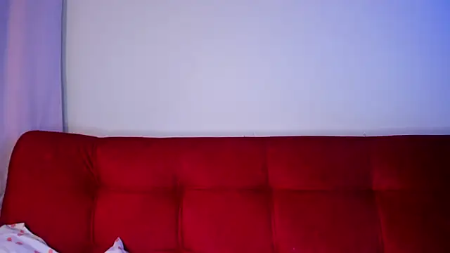 Snapshot of ohpetitemuse chatting on April 2026 06:00:01 PM ohpetitemuse online show from April 2026 06:00:01 PM