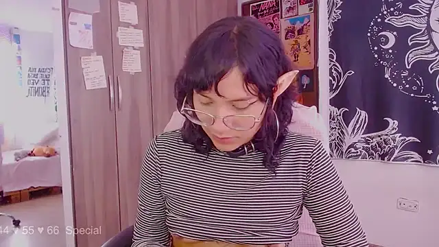 melissahowl online show from October 2025 07:58:01 PM