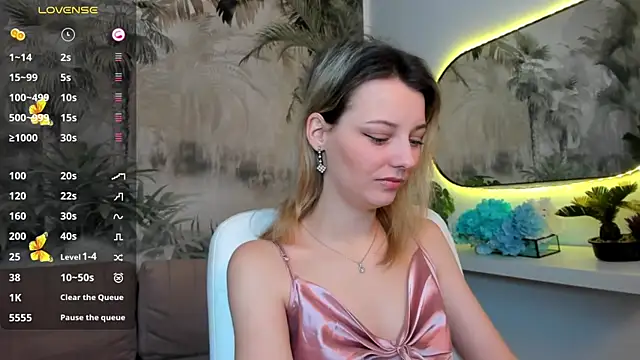 pretty little thing online show from January 2025 12:58:01 PM