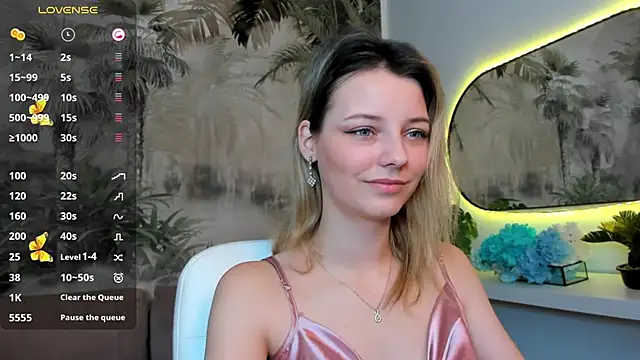 pretty little thing online show from January 2025 07:23:01 PM