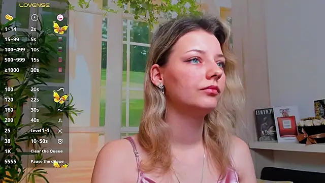 pretty little thing online show from January 2025 11:35:02 PM