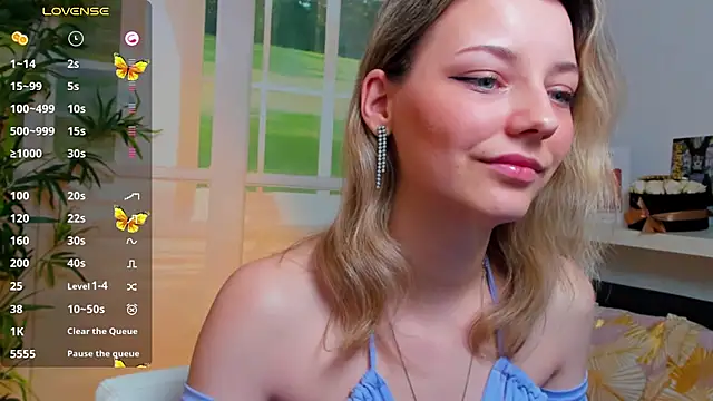 pretty little thing online show from January 2025 06:47:01 PM