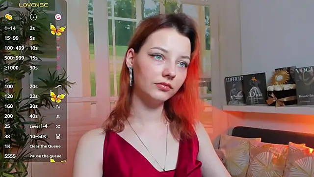 pretty little thing online show from March 2025 07:17:02 PM