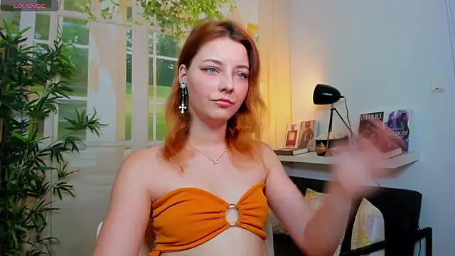 pretty little thing online show from September 2025 03:12:01 PM