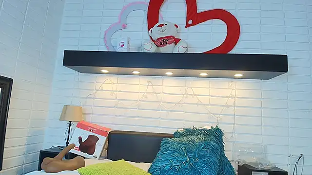 HannaBrave online show from March 2025 12:33:02 PM