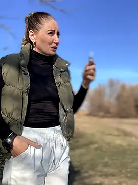 Crazy-Rosa online show from November 2025 07:52:02 AM