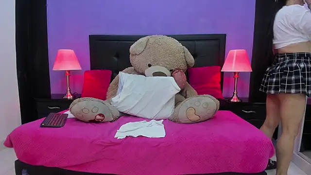 Snapshot of MaduraLuciana chatting on February 2025 02:34:02 PM MaduraLuciana online show from February 2025 02:34:02 PM