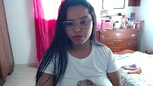 Snapshot of AINARA__STONE chatting on December 2024 10:03:02 PM AINARA STONE online show from December 2024 10:03:02 PM