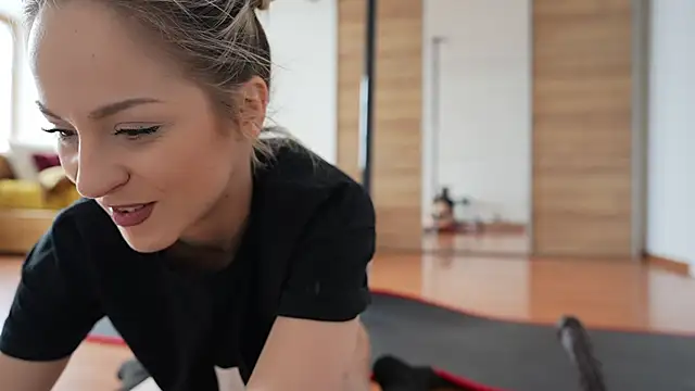 missdaisydiamond777 online show from February 2025 10:28:02 AM