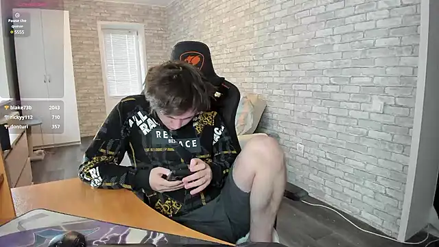 iliaskrislove online show from March 2025 10:05:02 AM