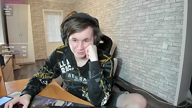 iliaskrislove online show from March 2025 01:08:01 PM