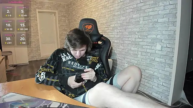 iliaskrislove online show from March 2025 04:51:02 PM