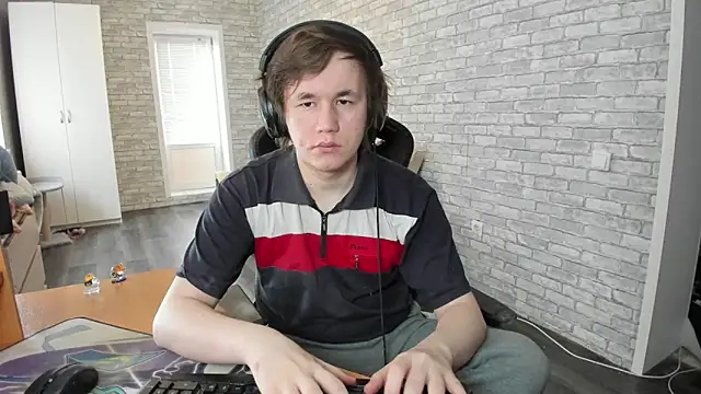 iliaskrislove online show from March 2025 12:28:01 PM