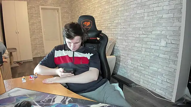 iliaskrislove online show from March 2025 09:45:01 PM