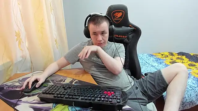 iliaskrislove online show from October 2025 04:01:01 AM