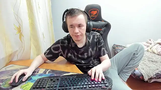 iliaskrislove online show from November 2025 12:50:02 PM