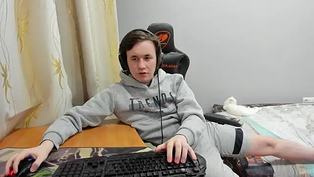 iliaskrislove online show from April 2026 06:10:01 PM