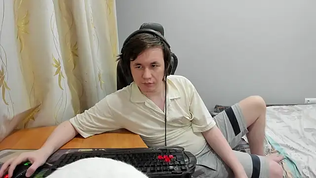 iliaskrislove online show from April 2026 06:20:01 PM