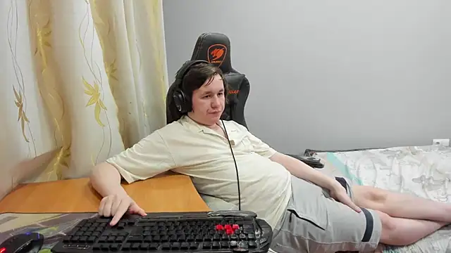 iliaskrislove online show from April 2026 08:12:02 PM