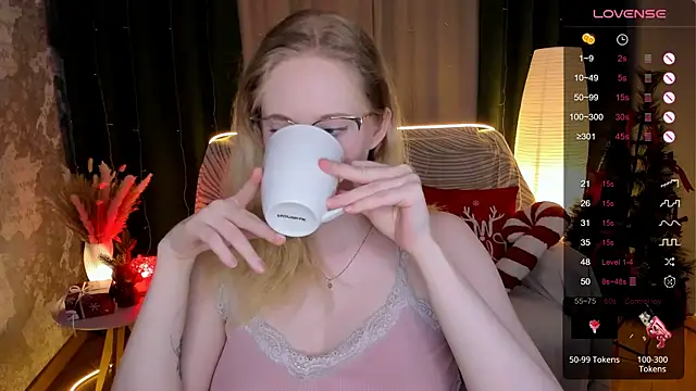 Aemilia  online show from December 2025 08:45:01 AM