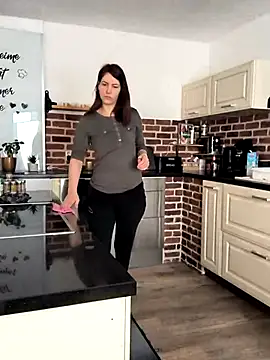 Linalicious online show from March 2025 07:21:02 AM