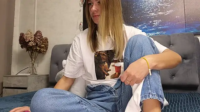 Strip-Lady online show from March 2026 01:36:02 PM