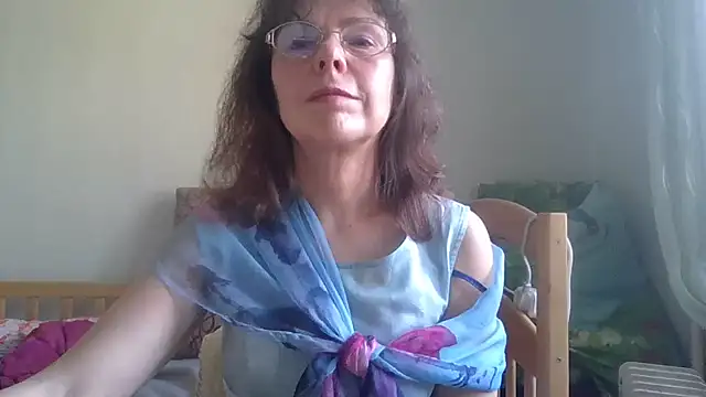 Snapshot of HollyJewel chatting on May 2026 02:57:02 PM HollyJewel online show from May 2026 02:57:02 PM