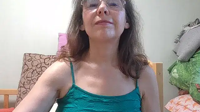 Snapshot of HollyJewel chatting on July 2026 04:23:01 PM HollyJewel online show from July 2026 04:23:01 PM