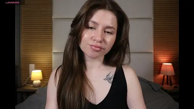 Snapshot of AliceBellamy chatting on June 2026 10:04:02 PM AliceBellamy online show from June 2026 10:04:02 PM