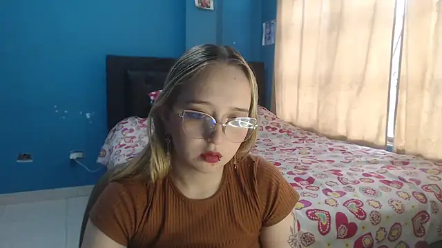 Snapshot of Liaroberts1 chatting on December 2025 12:14:02 PM Liaroberts1 online show from December 2025 12:14:02 PM