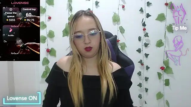 Snapshot of Liaroberts1 chatting on February 2026 02:39:02 AM Liaroberts1 online show from February 2026 02:39:02 AM