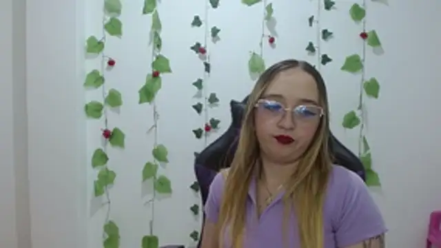 Snapshot of Liaroberts1 chatting on May 2026 03:34:01 AM Liaroberts1 online show from May 2026 03:34:01 AM
