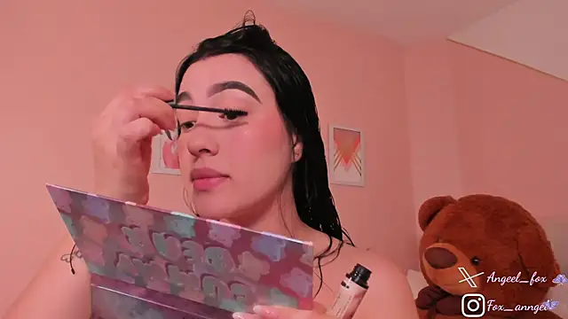 angeel fox online show from October 2025 03:43:02 AM