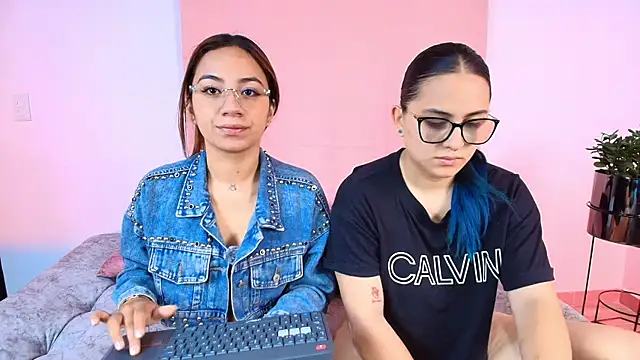 Jules n Gia online show from October 2025 10:28:02 AM