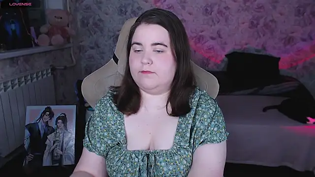 Estelle Hicks online show from July 2026 07:07:02 PM