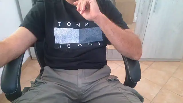 Snapshot of cocco1980xxxx chatting on July 2026 08:03:01 AM cocco1980xxxx online show from July 2026 08:03:01 AM
