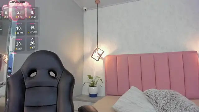 SUNNYCYRUS online show from September 2025 12:39:02 PM