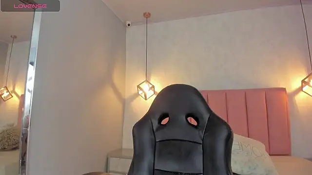 SUNNYCYRUS online show from February 2026 11:37:01 AM