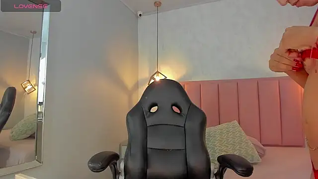 SUNNYCYRUS online show from March 2026 12:33:02 PM