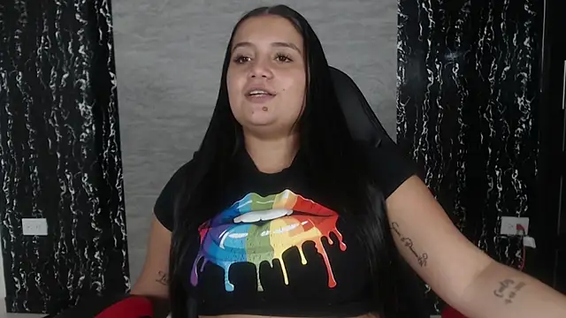 Snapshot of evelin_999_ chatting on March 2025 08:07:02 PM evelin 999 online show from March 2025 08:07:02 PM