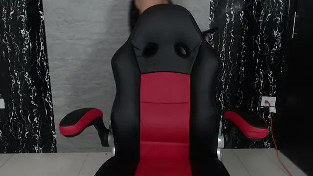 Snapshot of evelin_999_ chatting on March 2025 10:00:02 PM evelin 999 online show from March 2025 10:00:02 PM