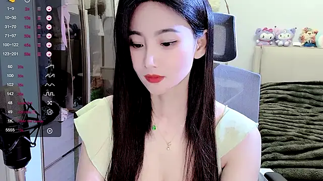 Snapshot of FeiFei-babe chatting on January 2025 05:42:02 PM FeiFei-babe online show from January 2025 05:42:02 PM