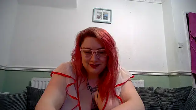 Snapshot of Bustycurves chatting on February 2025 08:31:01 PM Bustycurves online show from February 2025 08:31:01 PM