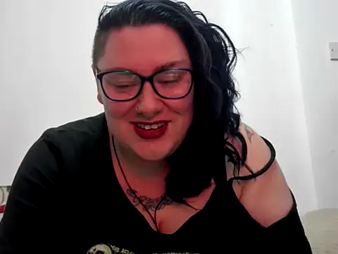 Snapshot of Bustycurves chatting on September 2025 07:25:01 PM Bustycurves online show from September 2025 07:25:01 PM