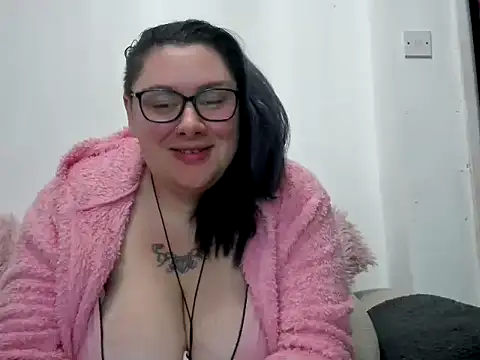 Snapshot of Bustycurves chatting on September 2025 11:41:02 PM Bustycurves online show from September 2025 11:41:02 PM