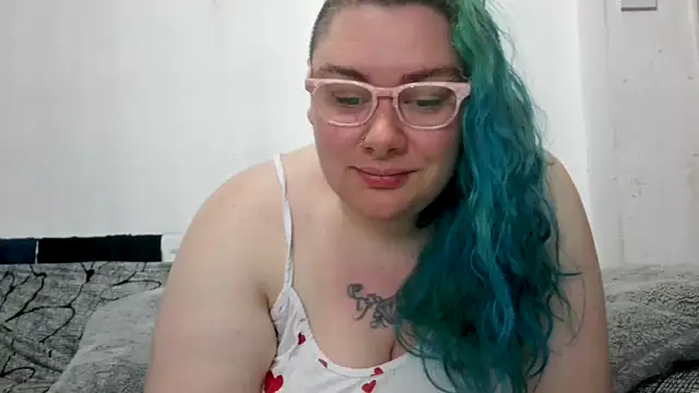 Snapshot of Bustycurves chatting on May 2026 11:46:02 PM Bustycurves online show from May 2026 11:46:02 PM